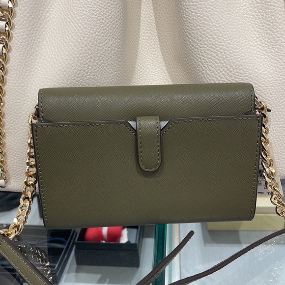 MICHAEL KORS
Jet Set Travel Medium Logo Smartphone Leather Crossbody
OLIVE
NWT - Picture 15 of 16